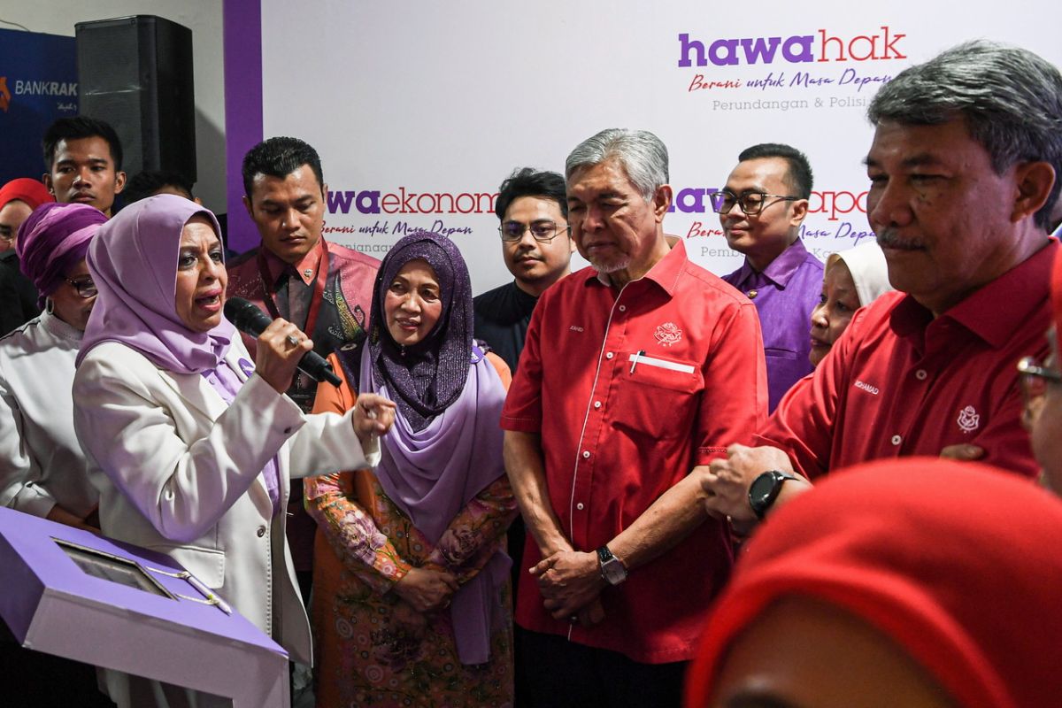 Umno president Datuk Seri Dr Ahmad Zahid Hamidi at the launch of the official logo for its Women and Family Affairs Council (HAWA). 